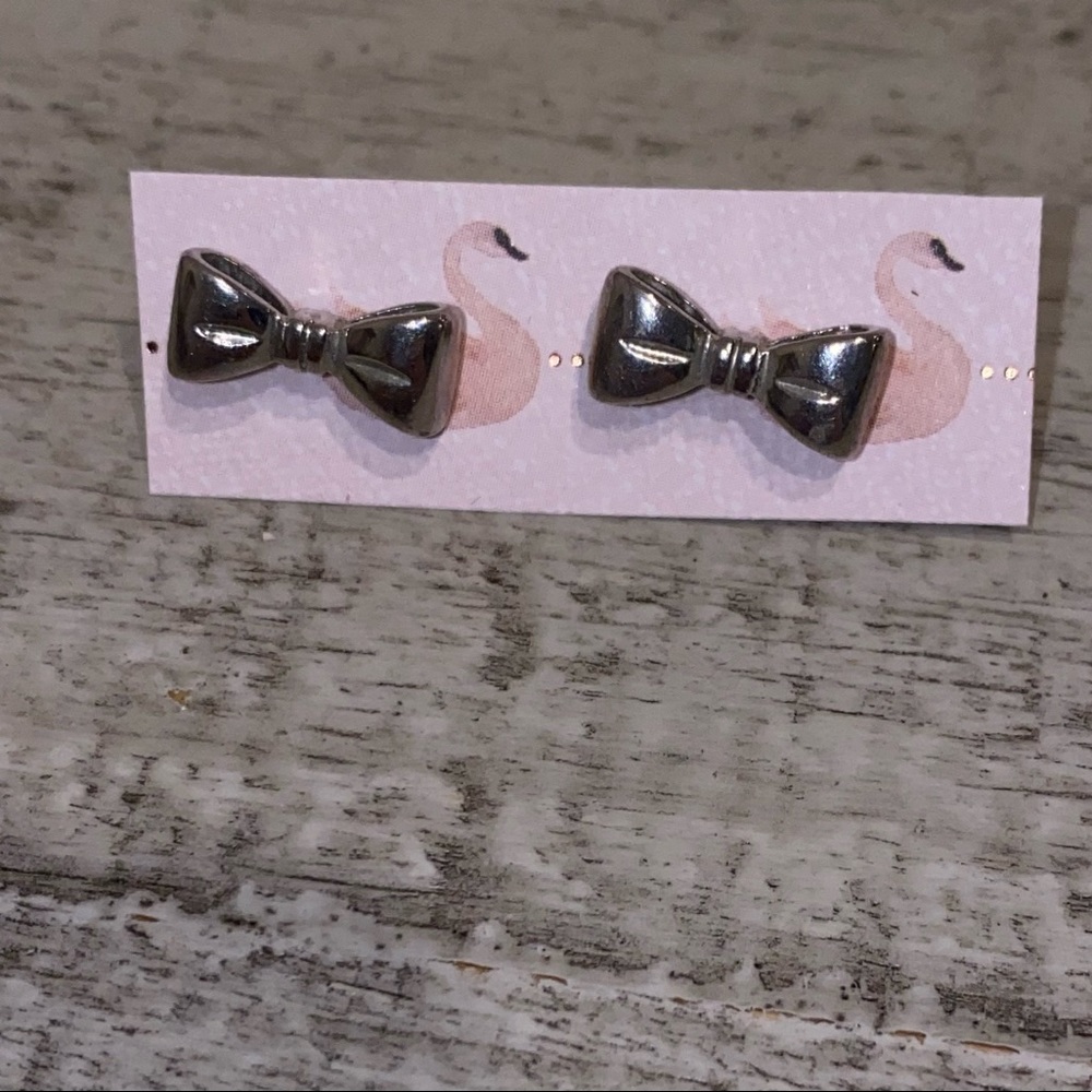 Bow earrings